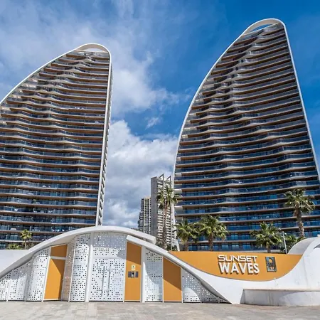 Familiar - Sunset Waves -grupo Ami Apartment